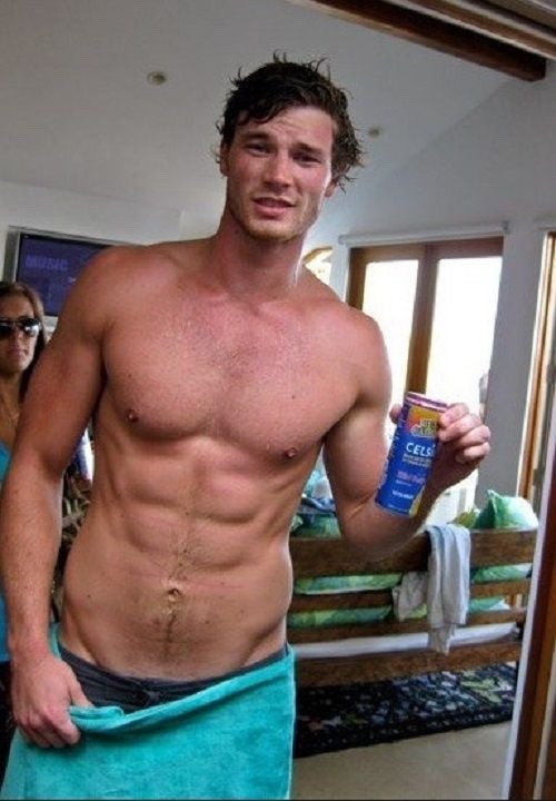 hotfamousmen:  Derek Theler