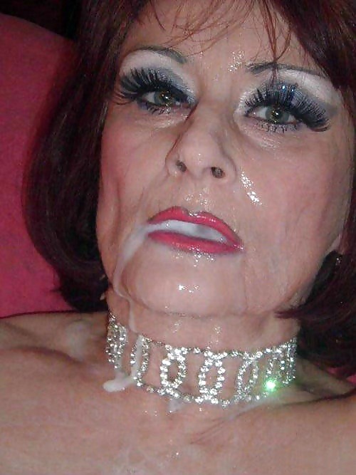 grannyadmirer:She can’t get enough!