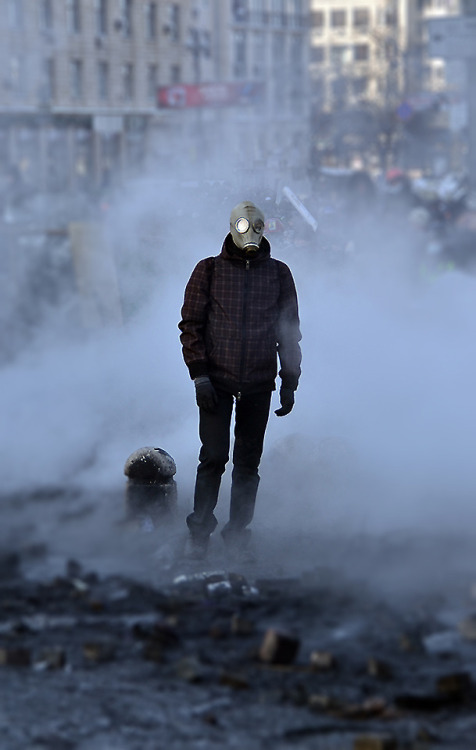 glasmond:  A new set for an apocalypse movie? No.The riots in Kiev. This is happening right now. Those breathtaking pictures were taken by the young and usually happy tumblarian girl RedMisa during her volunteer work at Kiev.  “I never thought