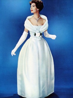 vintage-fashionista:  Christian Dior 1956