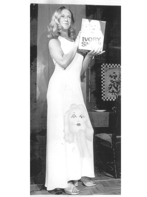 Porn Holding the Ivory Snow box, 1973 photos