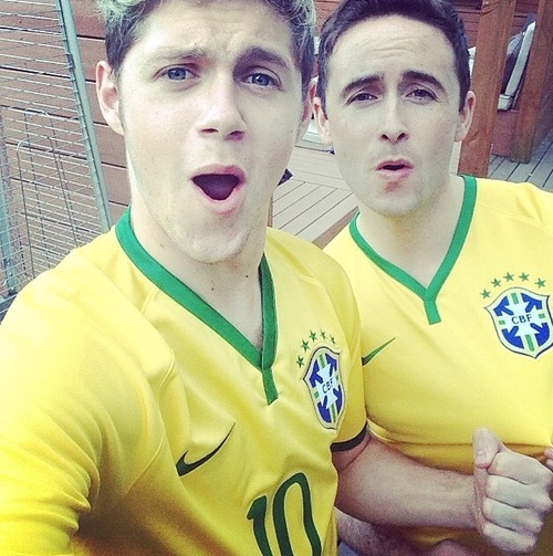 upallnightsel:  Look what Niall posted on his instagram!!!!!!!%%