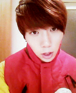 hoontokki:   Hoon being adorable in his Starcall  