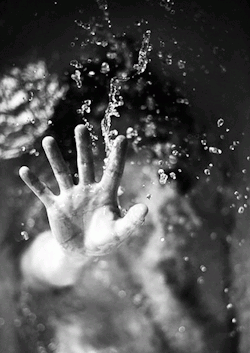 photorose11:I’m so fucking sick of feeling like I’m drowning. One second I’m