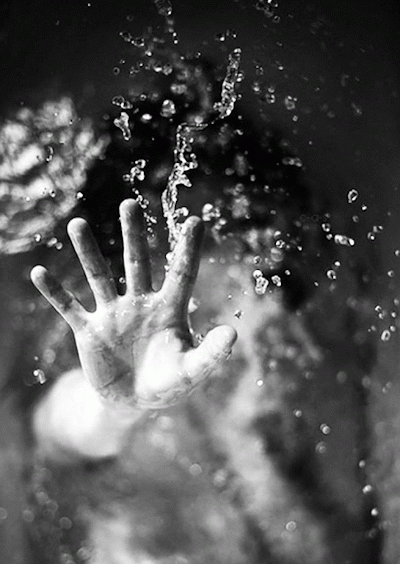 photorose11:I’m so fucking sick of feeling like I’m drowning. One second I’m