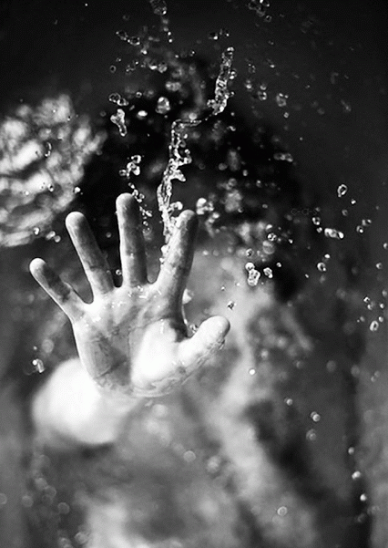 photorose11:I’m so fucking sick of feeling like I’m drowning. One second I’m