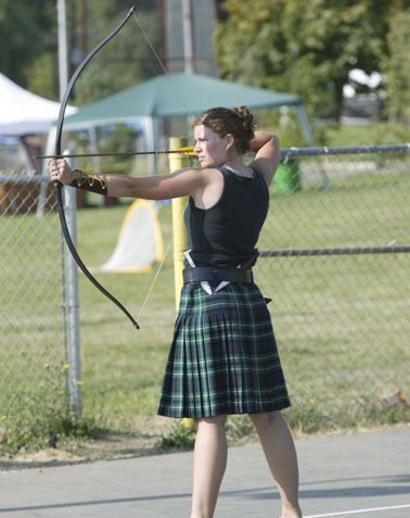queensryche:witch-with-a-dick:lastsonlost:hieronyma:Scottish women of the Highland Games–kicki