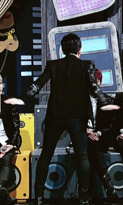 jeonjam-deactivated20180304:  showing off that booty 