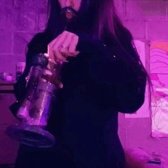indica-illusions:💗💨💕jamming out &amp; hittin the bong💗💨