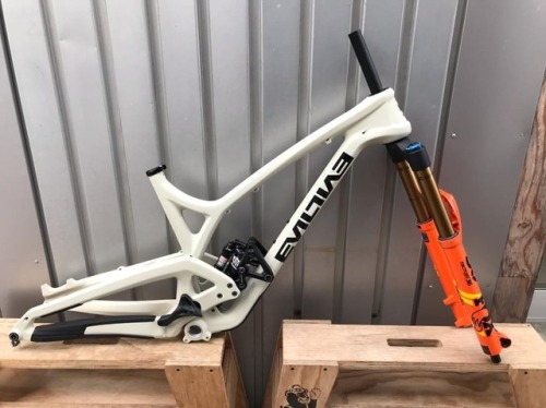 tascycle:ワクワクしております‼️ #tascycle #taspark #yurisbuzz #yuris #evilbicycles #evil #fox #foxfactory #fox