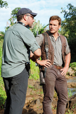 vikander: Chris Pratt on the set of “Jurassic