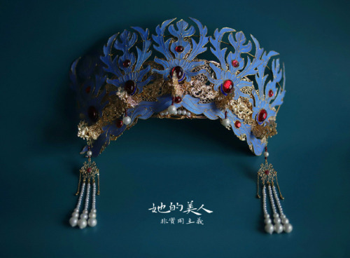 Traditional Chinese headdress by 她的美人