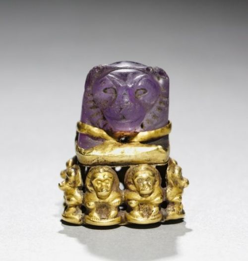 Pendant, Napatan, c.700 BC (amethyst and gold), 25th Dynasty (780-656 BC) Currently at the Cleveland