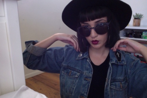 yokto:  carbon2:  six selfies???  she’s an angel