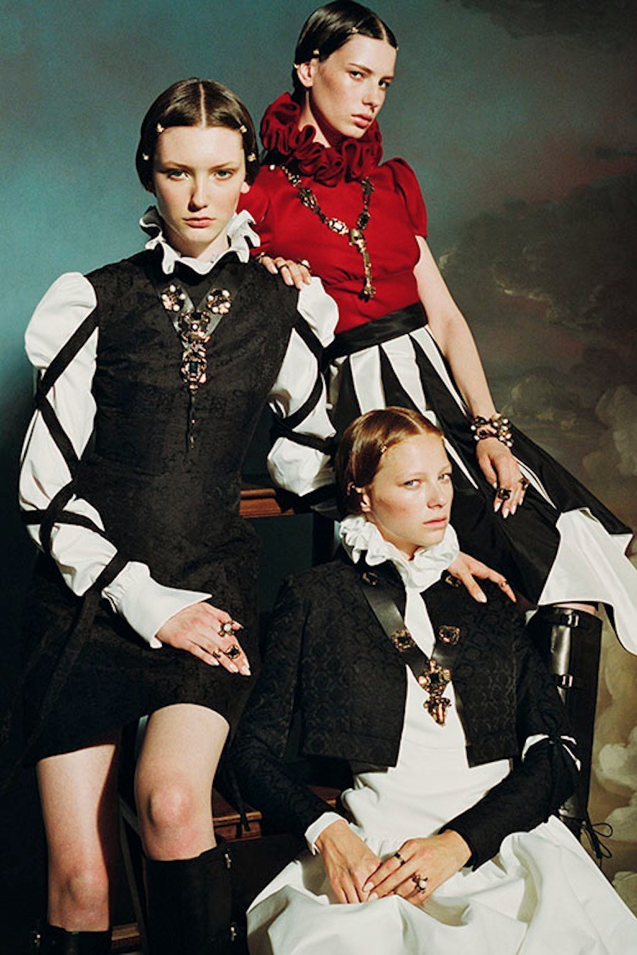 visualjunkee:SHAKESPEARE’S SISTERS - models: Allyson Chalmers, Barbora Podzimkova,