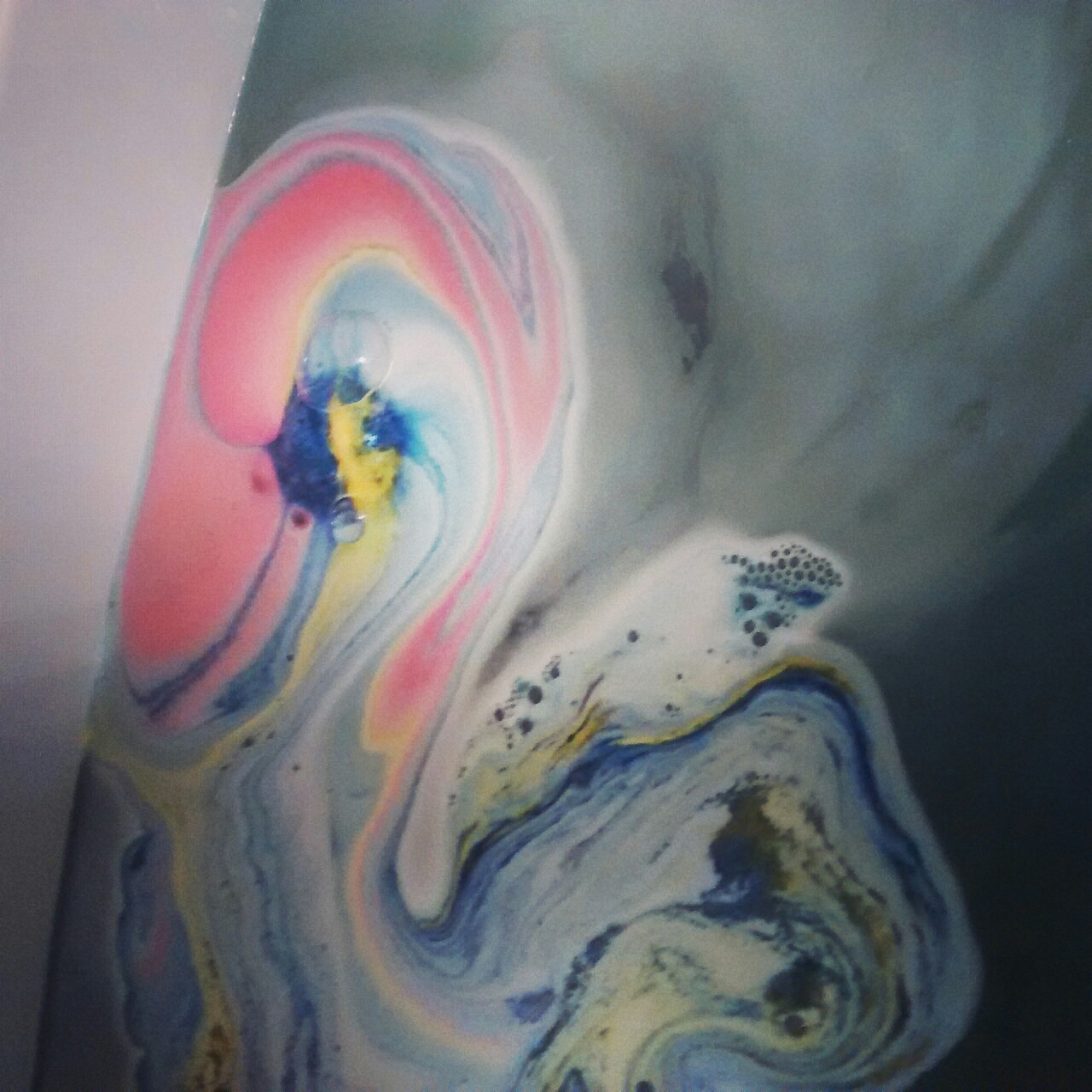 carlycrosby:  Love this bath bomb