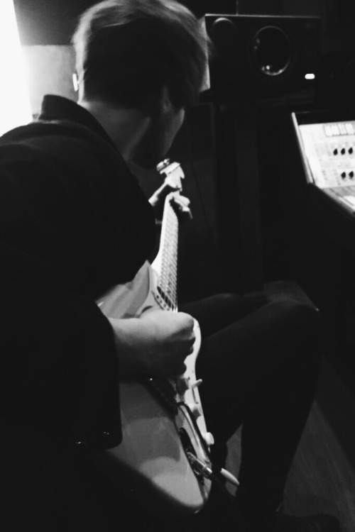 outerspacelive:  b&amp;w boyfriend luke!! (part 2)