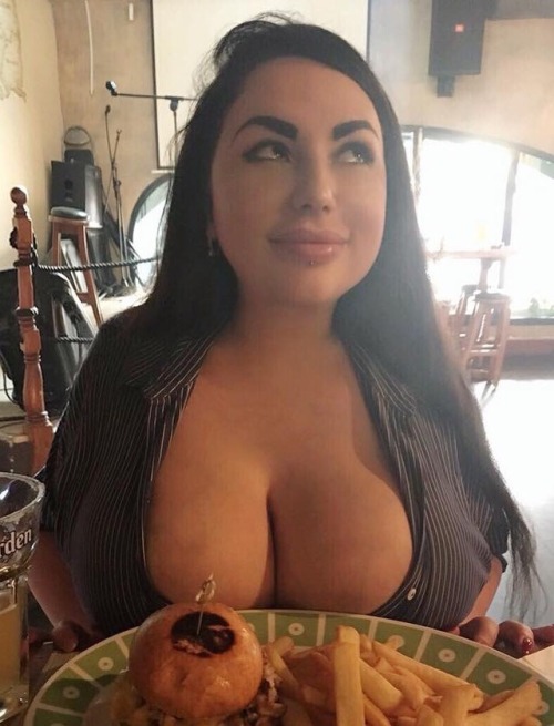 Busty Planet 🌍