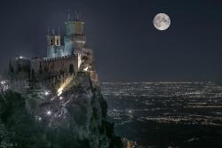 scent-of-me:The castle and the moon by Alessandro