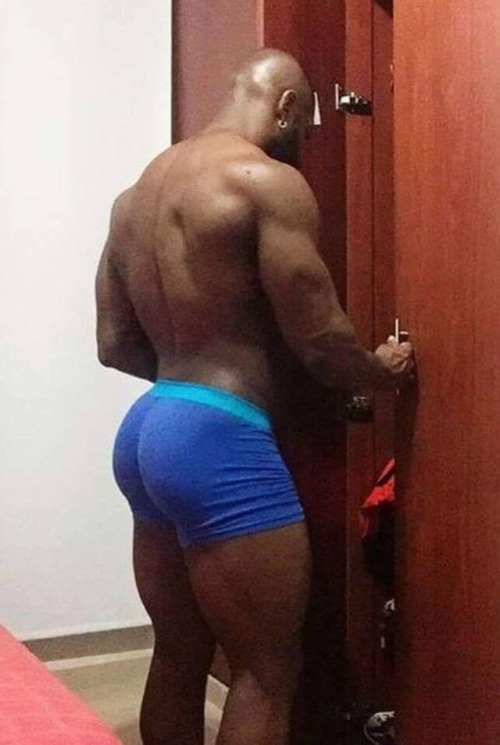 asskingz:  Ass on a Monday niiiight!