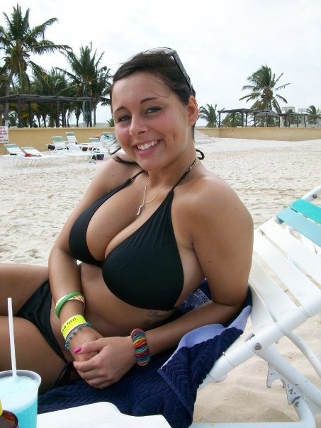 hotbeachboobs:Hey friends, can’t get enough of me? visit my profile!