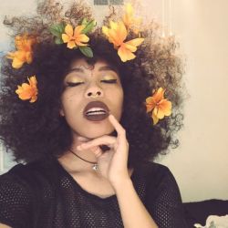 naturalhairqueens:  flower child! with fro power