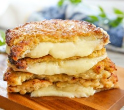 nom-food:  Cauliflower crusted grilled cheese