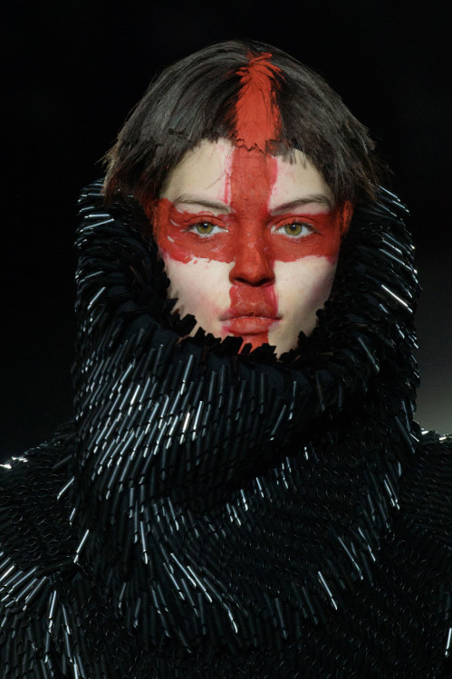 oncethingslookup:Gareth Pugh Fall 2015 RTW