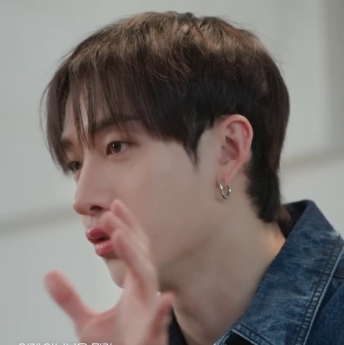 Bang Chan Lose My Breath Intro Icons.