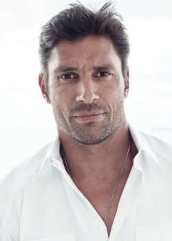 Manu Bennett Fans