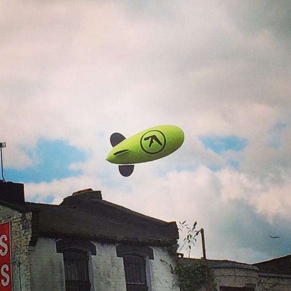 takaoka:  Twitter / JidLind: Aphex Twin blimp at Oval Space?! …