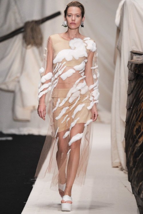 Alena Akhmadullina Spring 2016 Collection