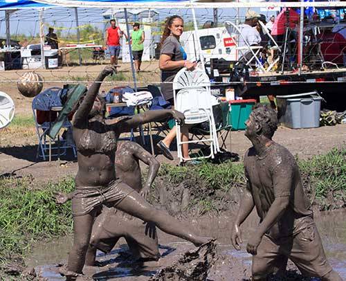 More mud volleyball players