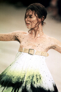 hautekills:  Alexander McQueen s/s 1999 