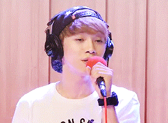minyoongis:  Chen singing ’I Miss You’