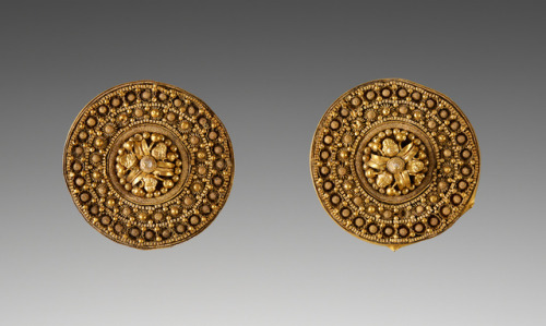 theancientwayoflife:~Pair of disk earrings.Culture: EtruscanPlace of origin: Etruria Date: 525 - 500