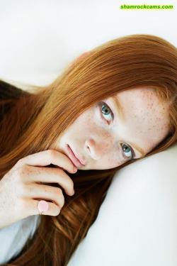 kripp06:  frecklesadmirer:  Freckles Admirer  Gorgeous 