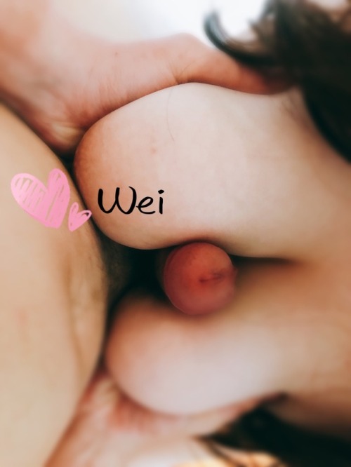 wei-wei18: 今天與一對可愛的小情侶聯誼～妮妮&小祐！ 與妮妮聊天聊好久，每天都在期待今天的聯誼，上班也在偷聊要玩的內容！！❤️ 先一起泡澡聊天～再來就開始重點戲了 一開始小祐很害羞不