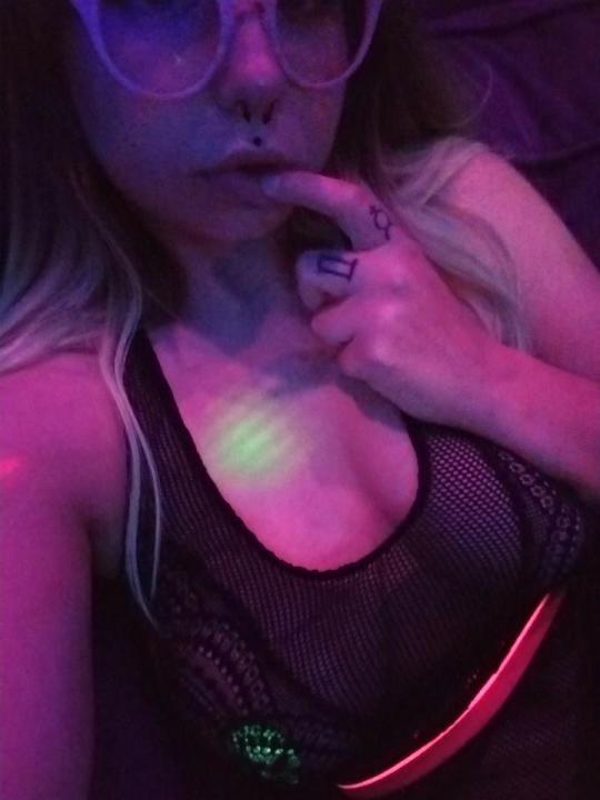 itz-sweetcreeps69:  Local Stripper Decided To Come To The Creepin Rave!!🌈💃