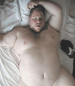 nandorivas3:  thebigbearcave:  LOVE watching this gingerbread fatboy take it in that wide fat rump.  what a lovely belly on that hoglet and thick ivory thunderthighs.  want to cum in his belly blowhole and slurp it out  Hot