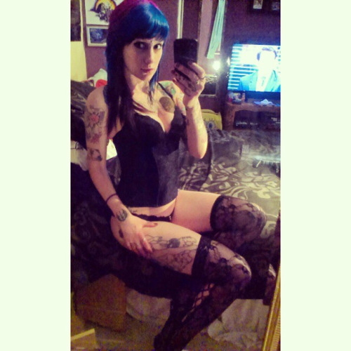 gyarueleenacosplay:  https://www.patreon.com/eleenacosplay?ty=h