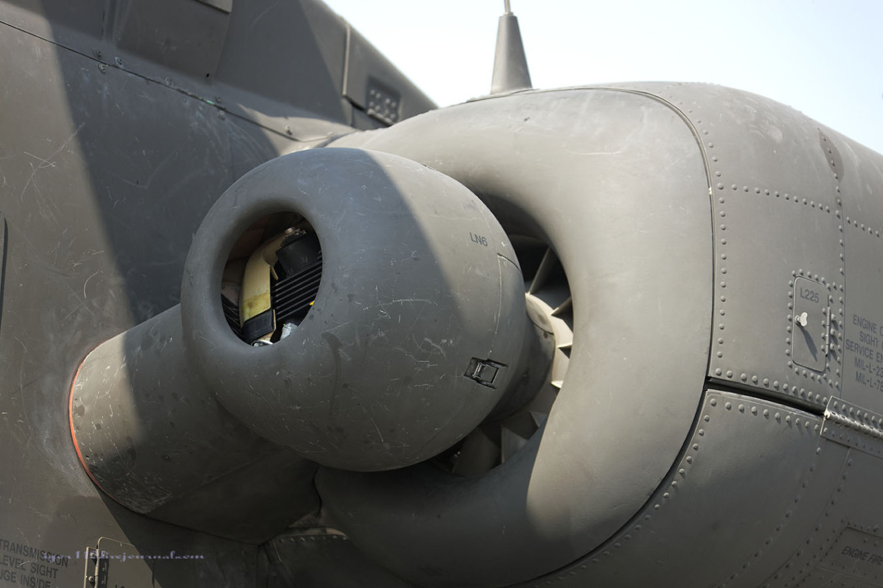 rocketumbl:  AH-64D 