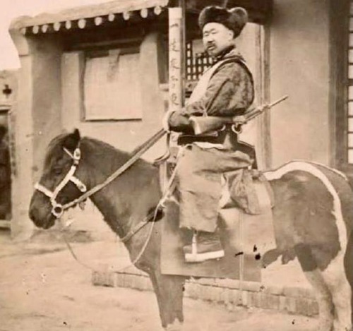 During the late Qing Dynasty, officers and soldiers of the frontier troops stationed in Ili, Xinjian