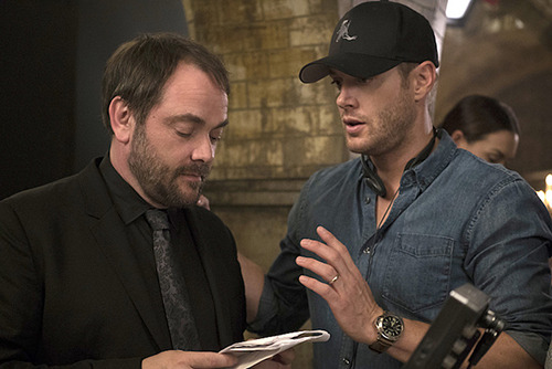 poorbeautifuldean:  director!jensen | 11x03 on set [x] 