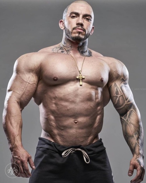 amazingbodytransformation: Matheus Donaire · ▶️ Follow @men_weekly for more pictures of&helli