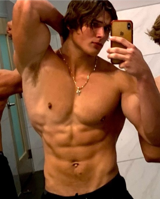 cgo12345:Young alphas are justified in showing off their perfection at all times
