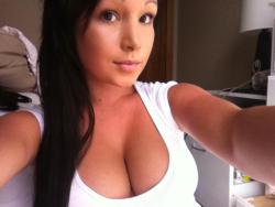 hotteenagechick:  Busty brunette babe in white top