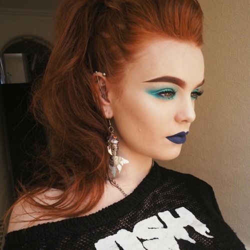 miss-deadly-red: Blue fish EYES: @nyxcosmetics eye shadow primer and the Ulimate brights palette in 