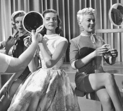 fuckyesoldhollywood:  Marilyn Monroe, Lauren Bacall and Betty Grable on the set of ‘How To Marry A Millionaire’