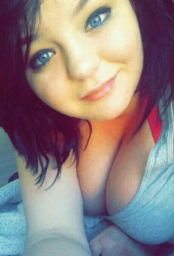 epic-cleavage:  Big Natural N Cup tits! 